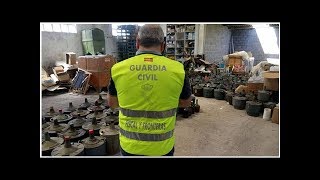 La Guardia Civil interviene unos 3.500 litros de�licor en Ferrol y San Sadurni�o