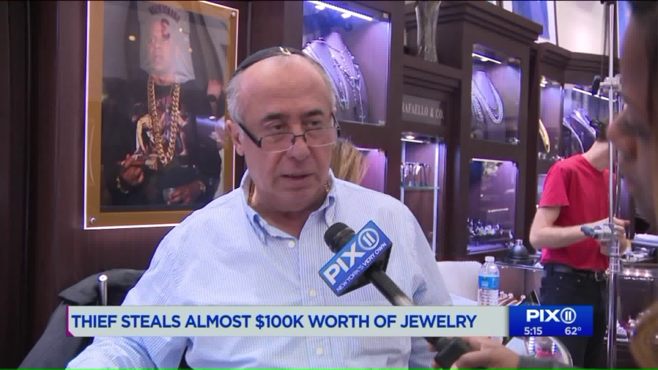 Man steals almost $100,000 in jewelry from Manhattan shop - YouTube