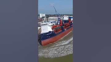 How Ships Able to float in water? 🚢🤔