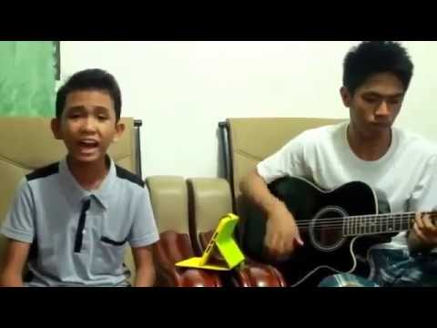 YouTube पर Парень очень круто поет под гитару देखें