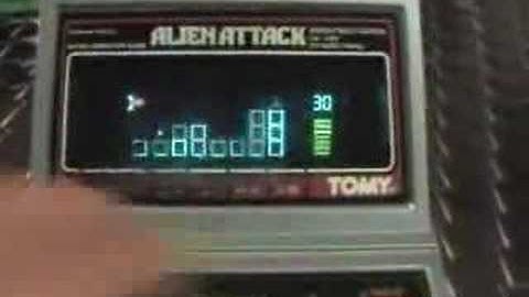 TOMY ALIEN ATTACK