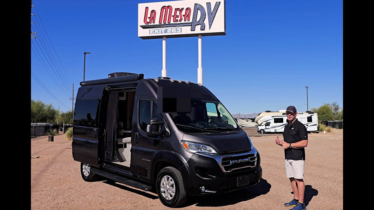 ЛУЧШИЙ кемпер класса люкс для начинающих? Entegra ARC 18C Rear Bath 2025 года, шасси RAM 1500 3,6...