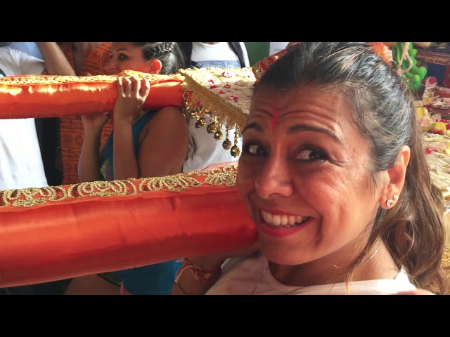 La Comunidad Hind&uacute; sumerge a su Dios Ganesh en la Bah&iacute;a Norte