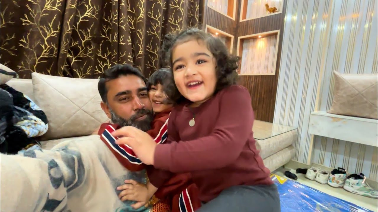 Дети весело провели время в своем новом доме.