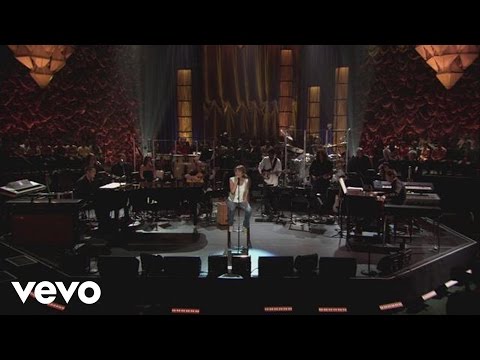 Thalía - Cosiéndome El Corazón (En Vivo)