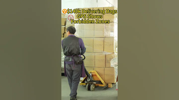 There are many orders, and the workers are seriously producing packing boxes.#giftbox