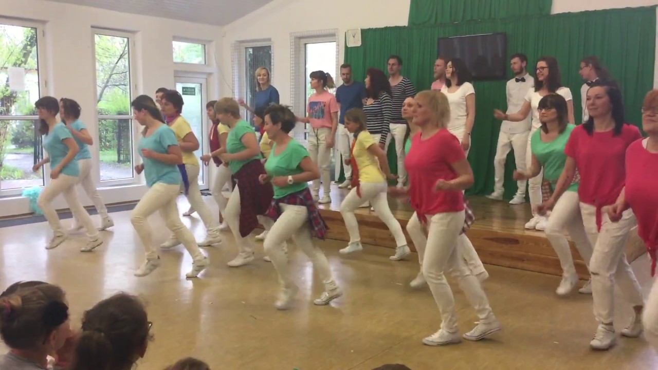 Nauczyciele tańczą - kolorowy dance mix