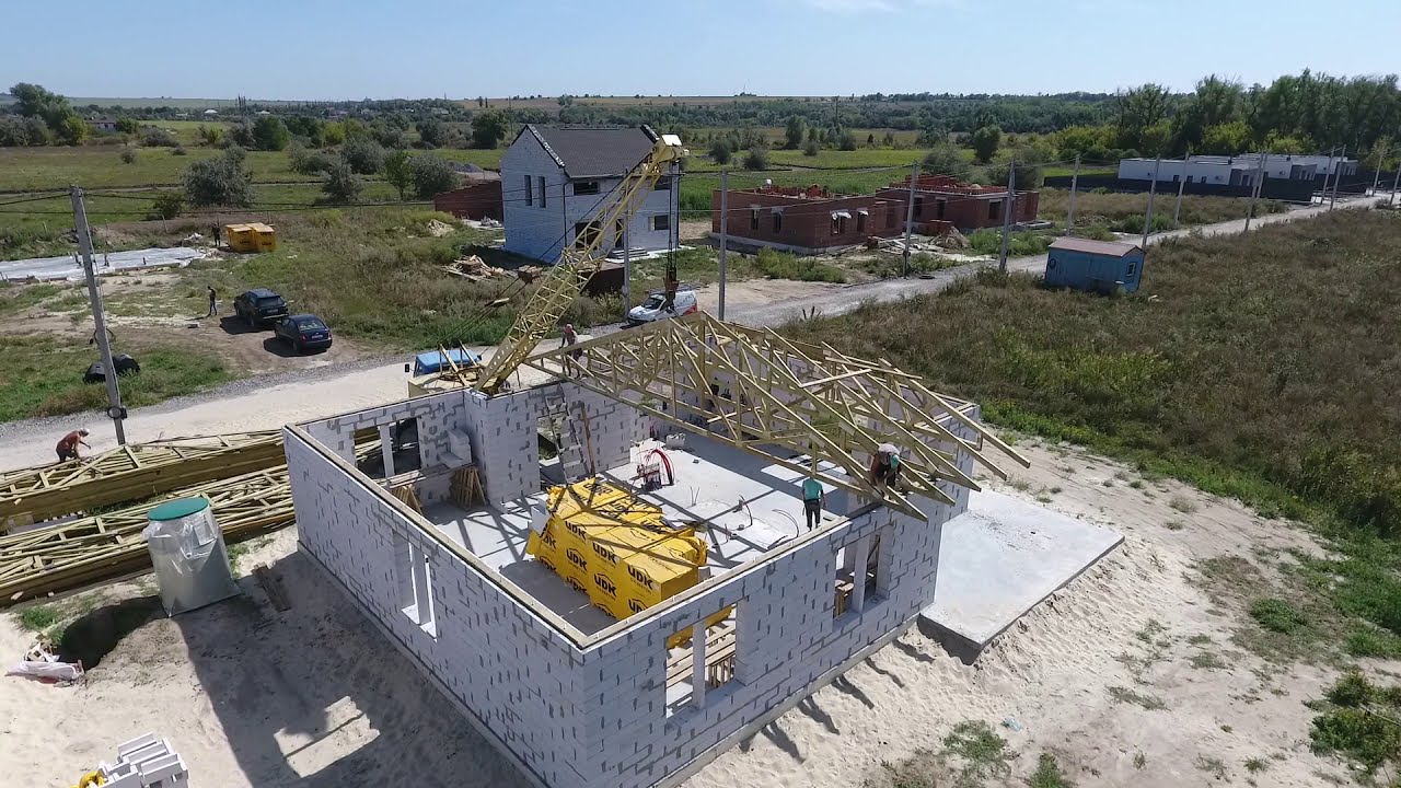 Монтаж деревянных ферм, вальмовая кровля