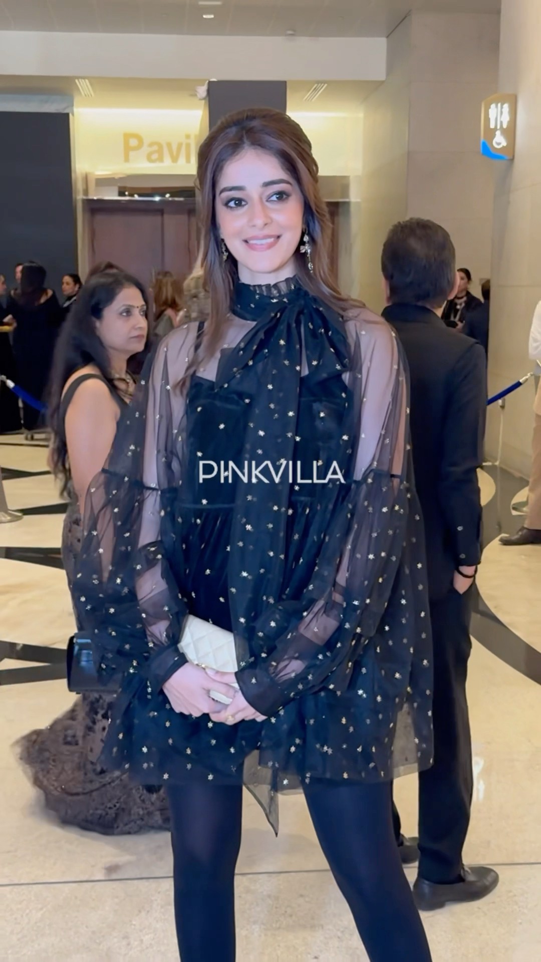 Ananya Panday, Can’t take our EYES off ? | #shorts #bollywood #fashion #trending #ytshorts