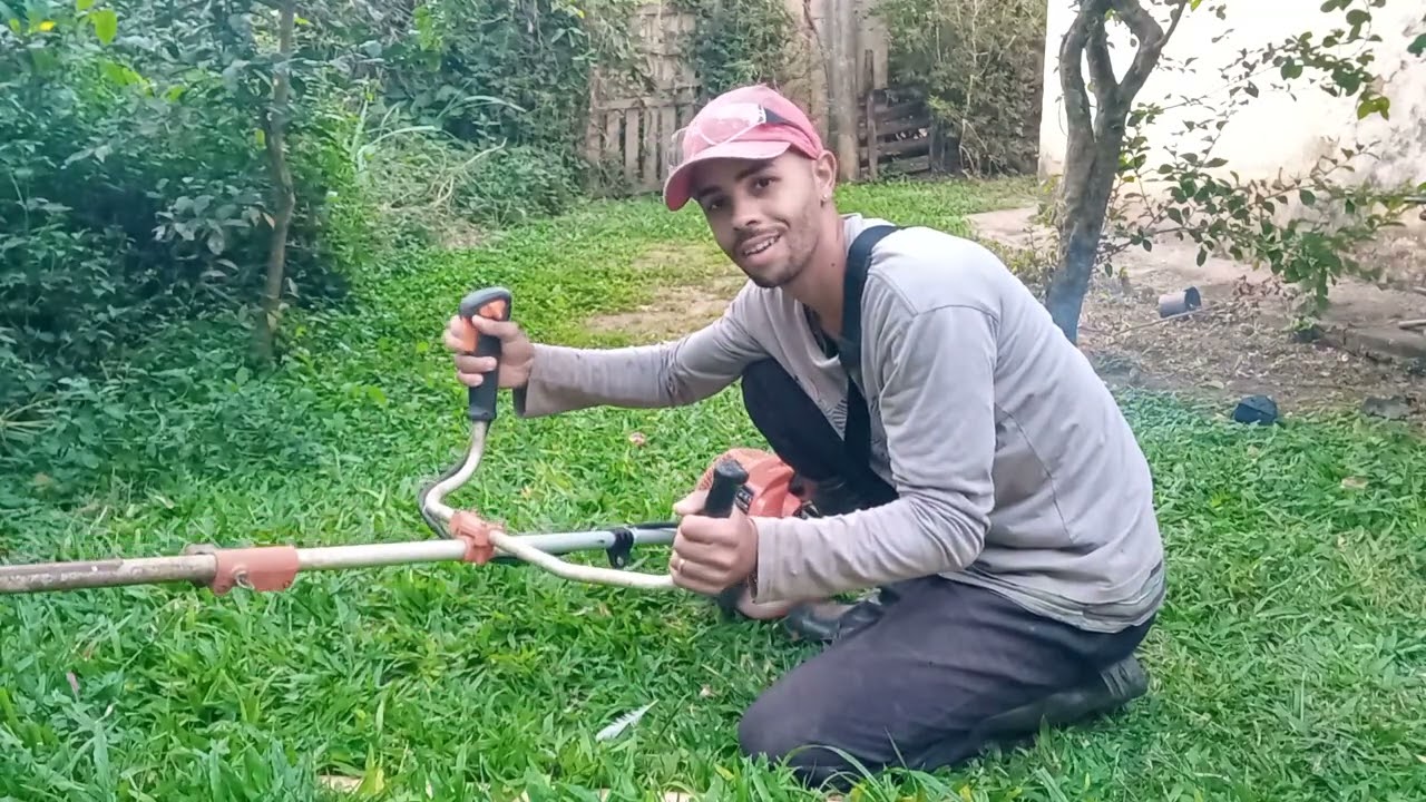 Mostrando a roçadeira na nakasaki 63pro e mostrando o funcionamento