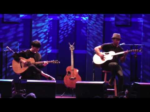 在 YouTube 上观看 (U2) With or Without You - Sungha Jung and Trace Bundy (live)