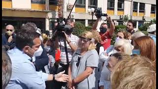 Ο Αλέξης Τσίπρας με τους εργαζόμενους του Παίδων «Αγία Σοφία»