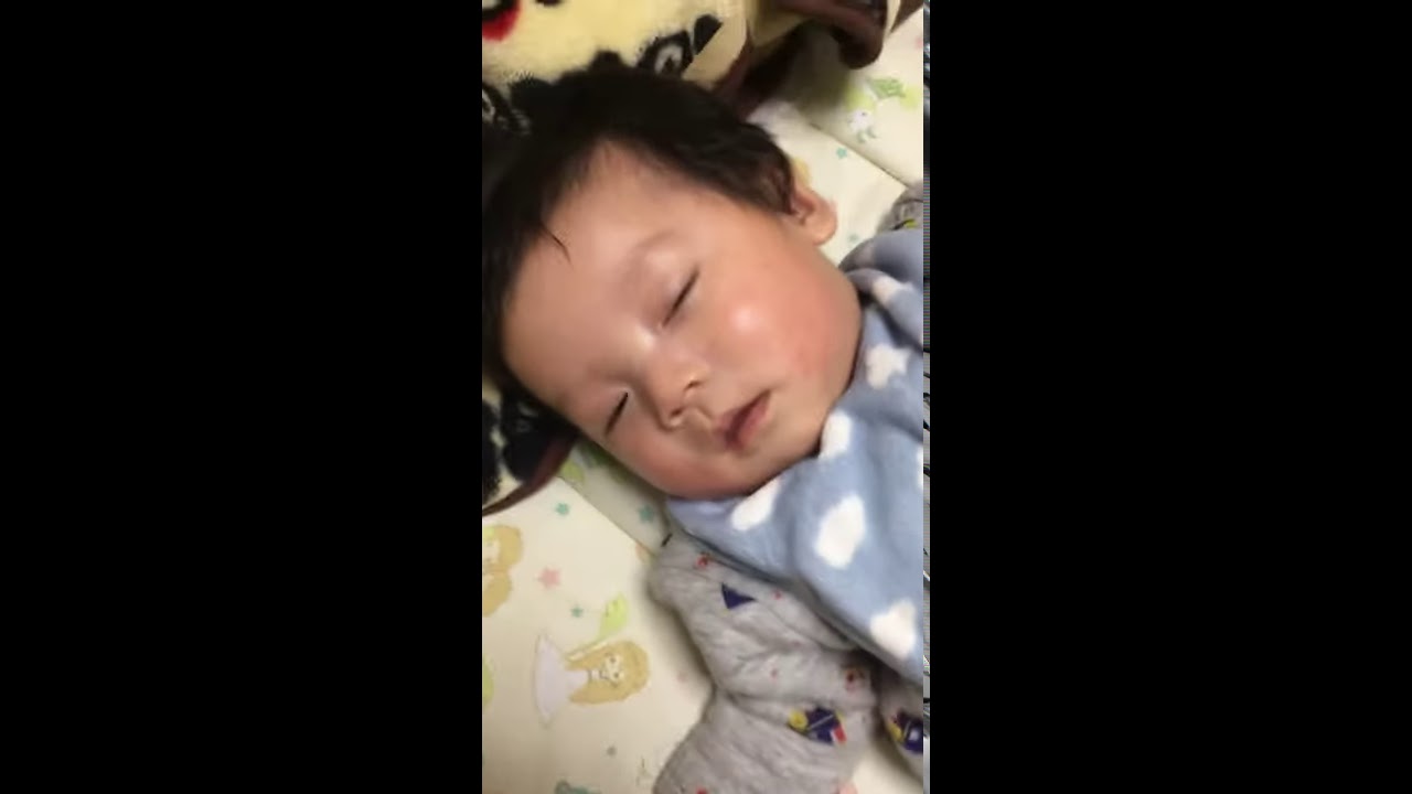 眠たくて大の字で寝る赤ちゃん Youtube
