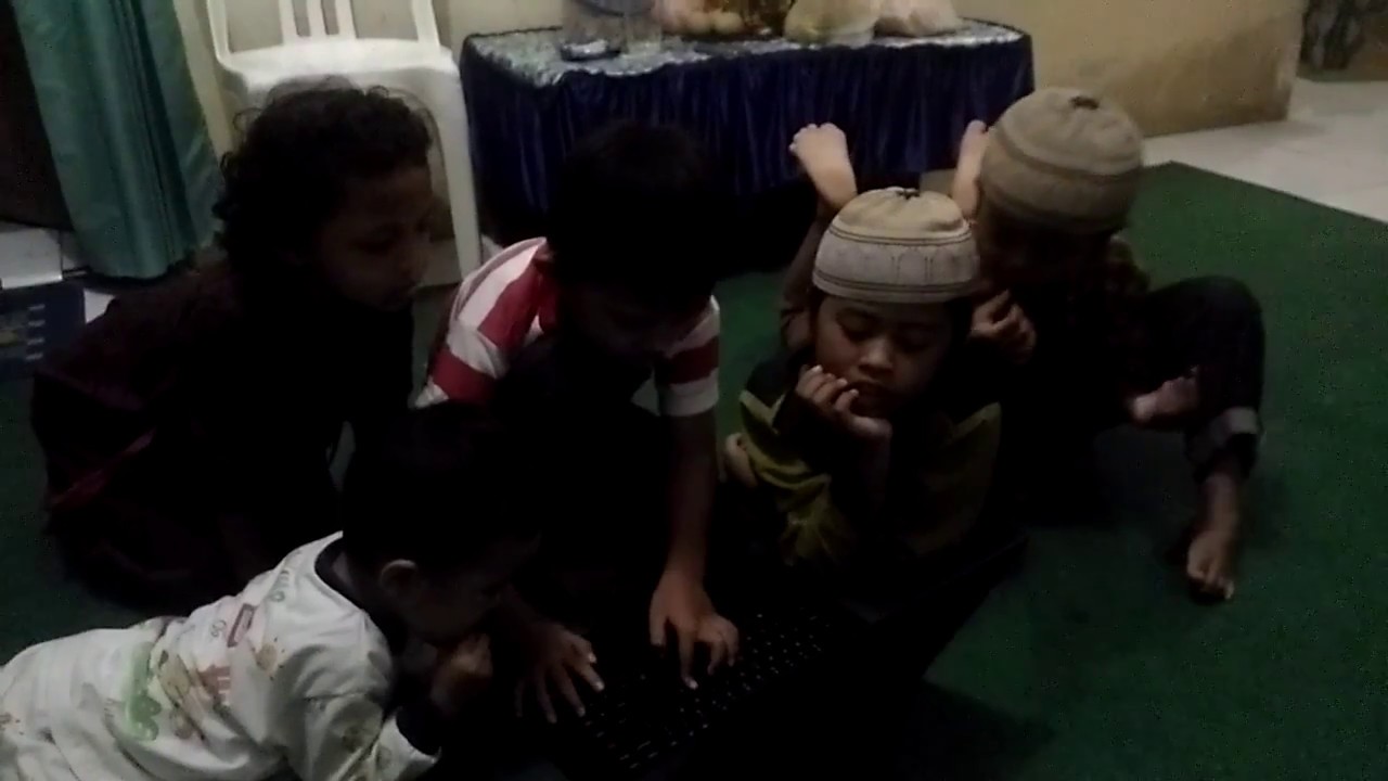 Video Lucu Gerombolan Anak Kecil Madura Nonton Game YouTube