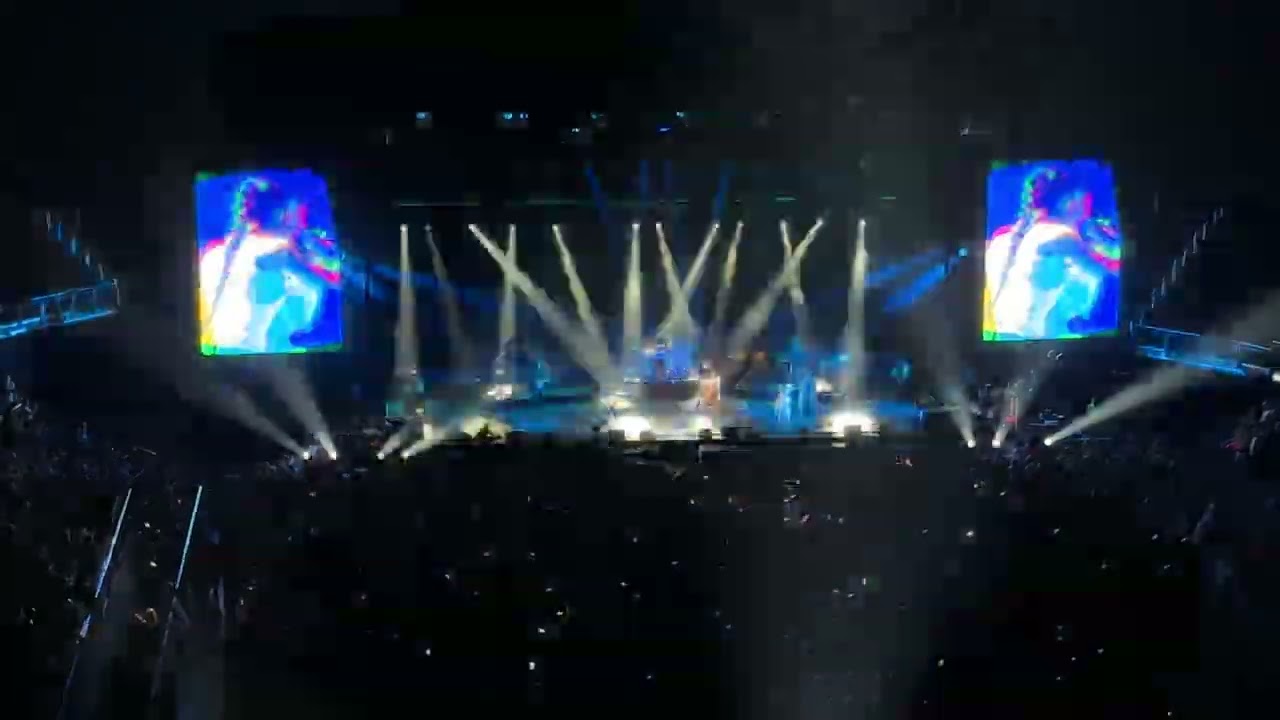 Moby - Feeling So Real (live at the O2)