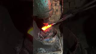 An 80-year-old blacksmith forges a bone-cutting knife using the ancient method#Rural