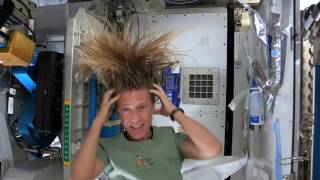 Karen Nyberg Shows How You Wash Hair in Space