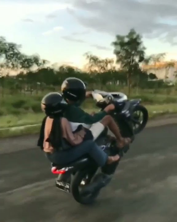 Honda Vario standing