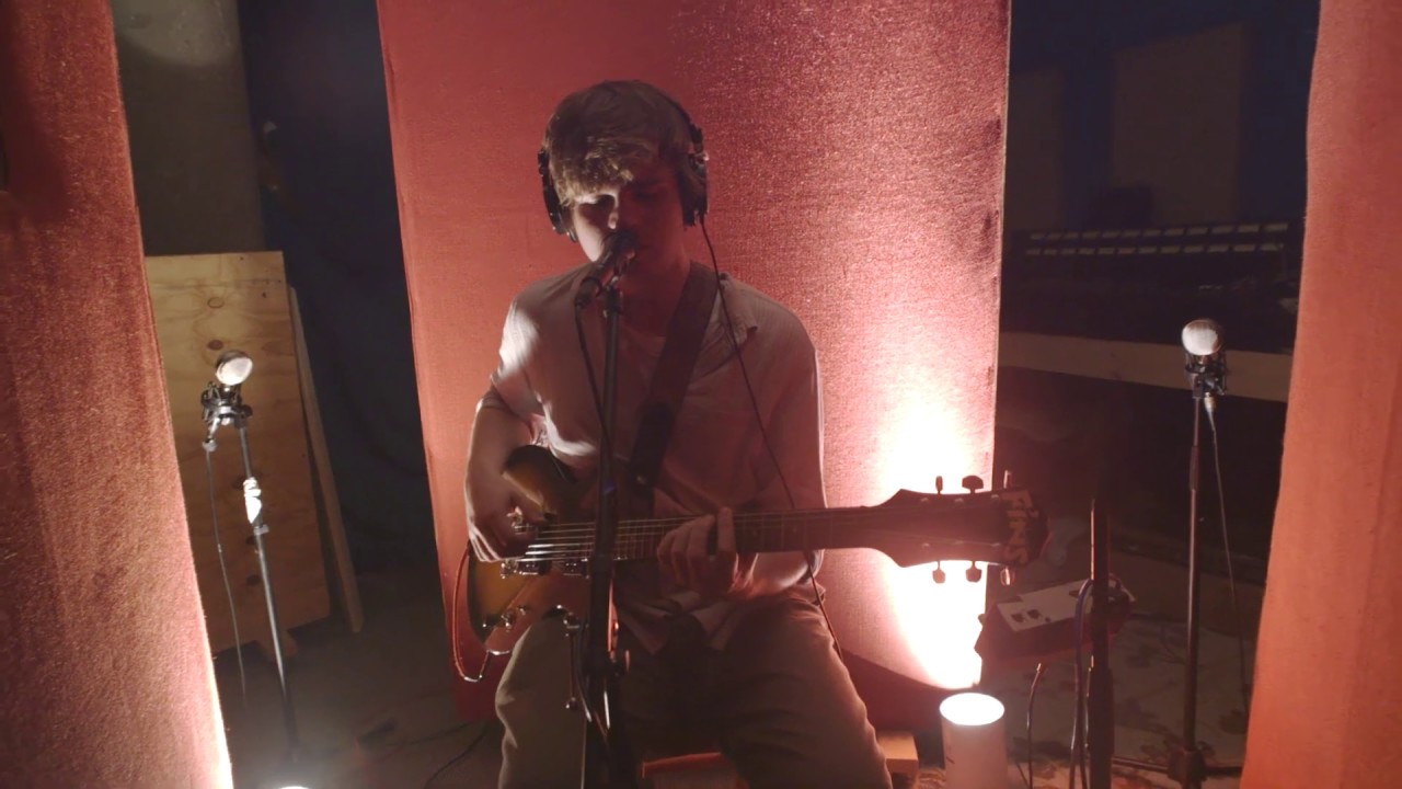 This is Lorelei - "Freaking Me In" (Pallet Session)