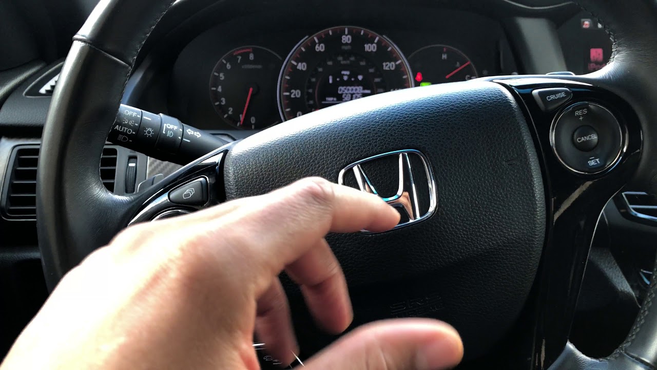 How to unlock and lock the doors in a Honda Accord - YouTube