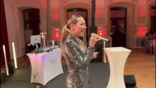 Sofiensäle „ Girl put your records on“ cover Ines Pop *2022