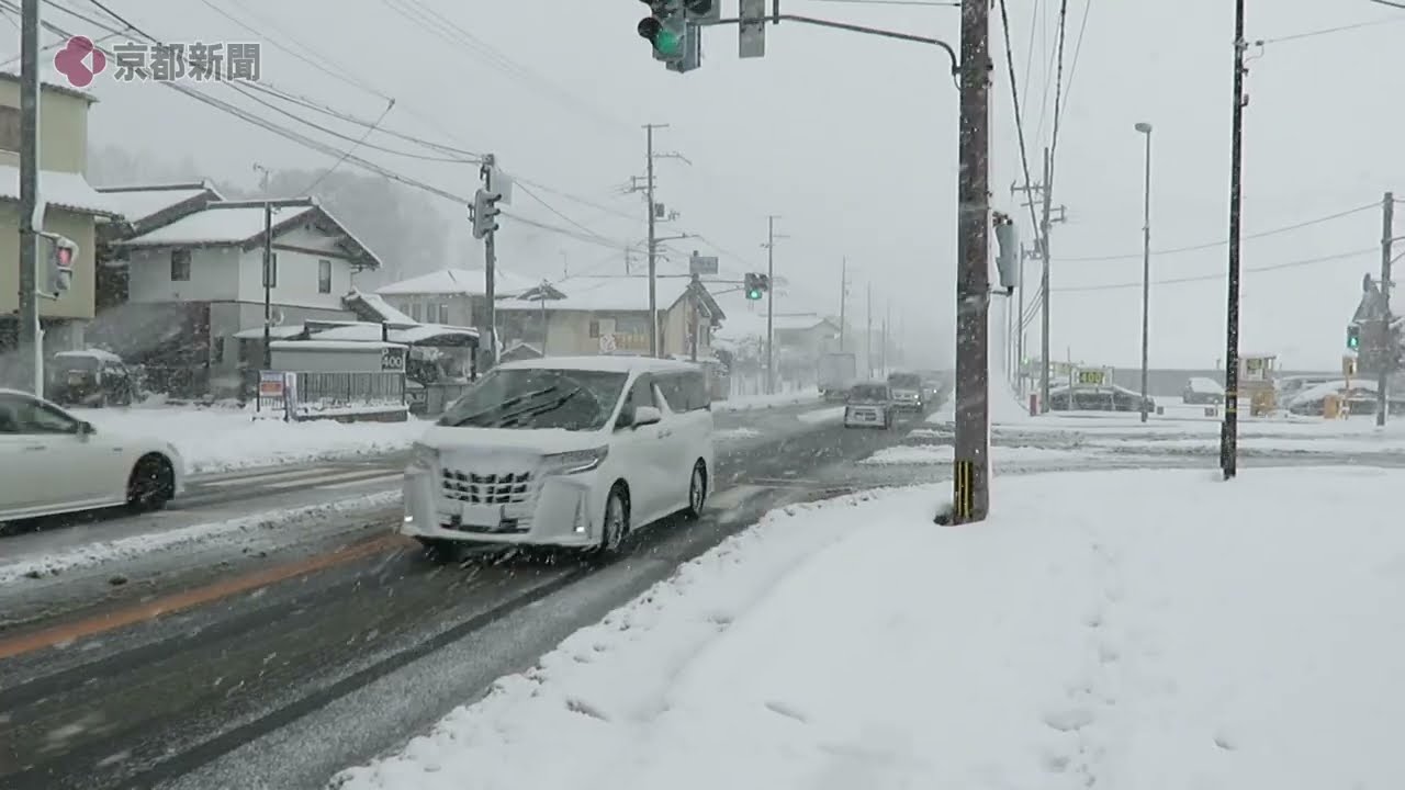 雪が降る国道8号（2022年2月5日午後0時15分ごろ、滋賀県米原市） - YouTube