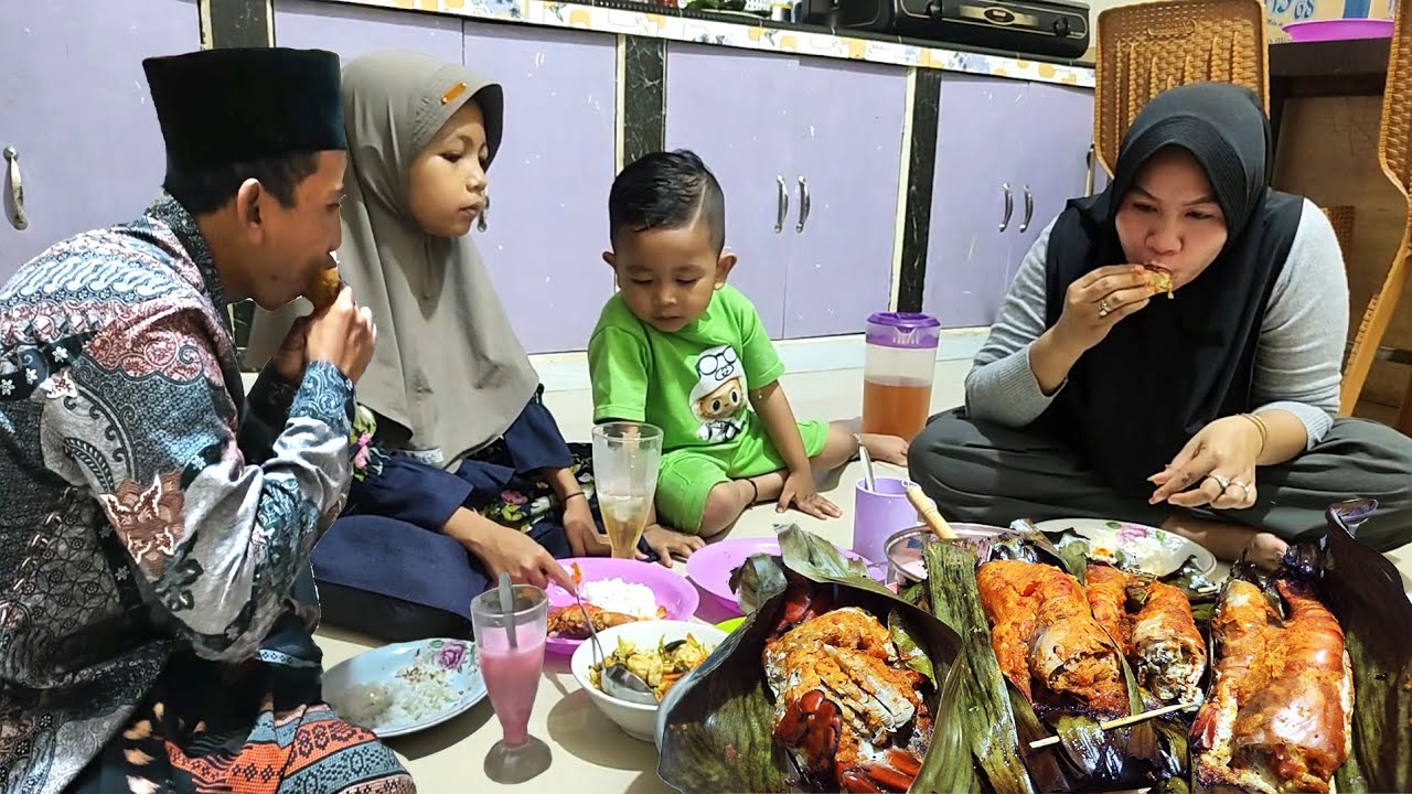 Udang pepes panggang hasil mencing jadi menu berbuka puasa kami kali ini.