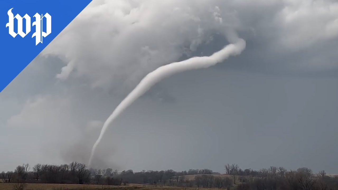 Massive rope tornado cuts through Iowa