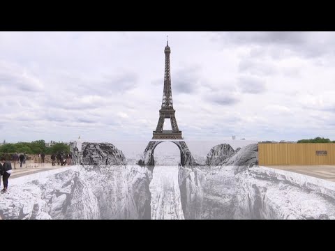 Artist creates stunning optical illusion of the Eiffel Tower