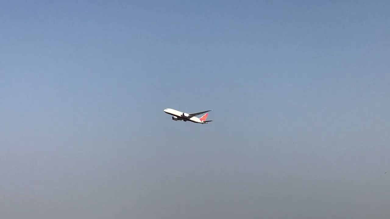 Air India B787-8 VT-ANN Departing To Dubai (DXB) as AI909
