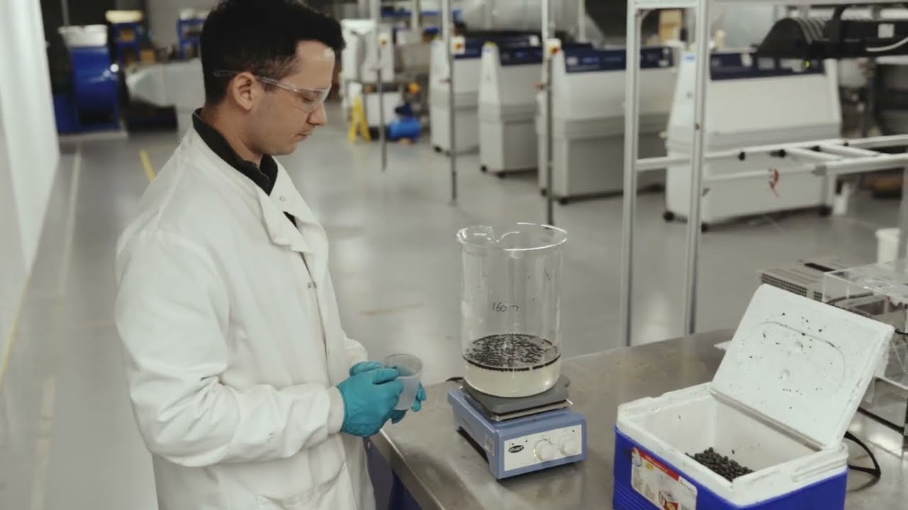 New material for storing heat energy