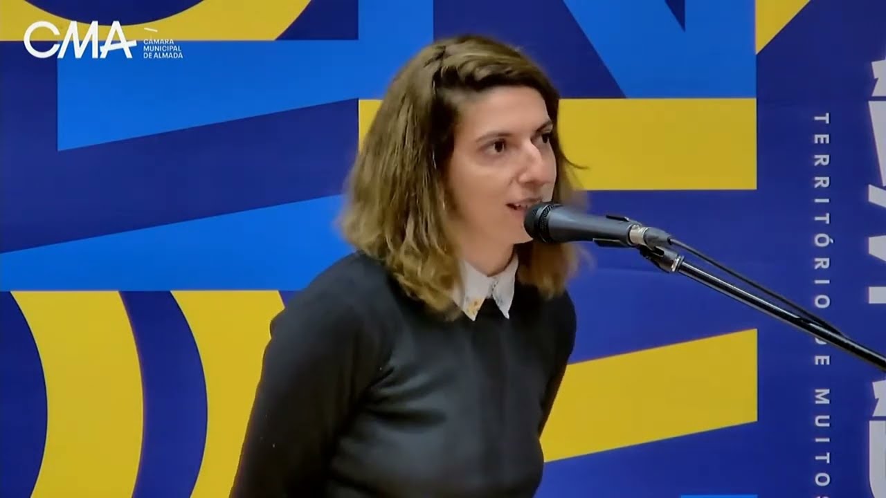 Brasileira é mandada calar ao falar em 