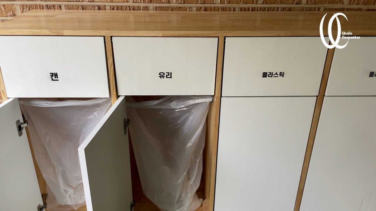 Eco-Friendly Recycling Box Build by a Handy Uncle Carpenter!