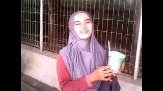 Download lagu Cewek Cantik Iklan Pop Mie :D