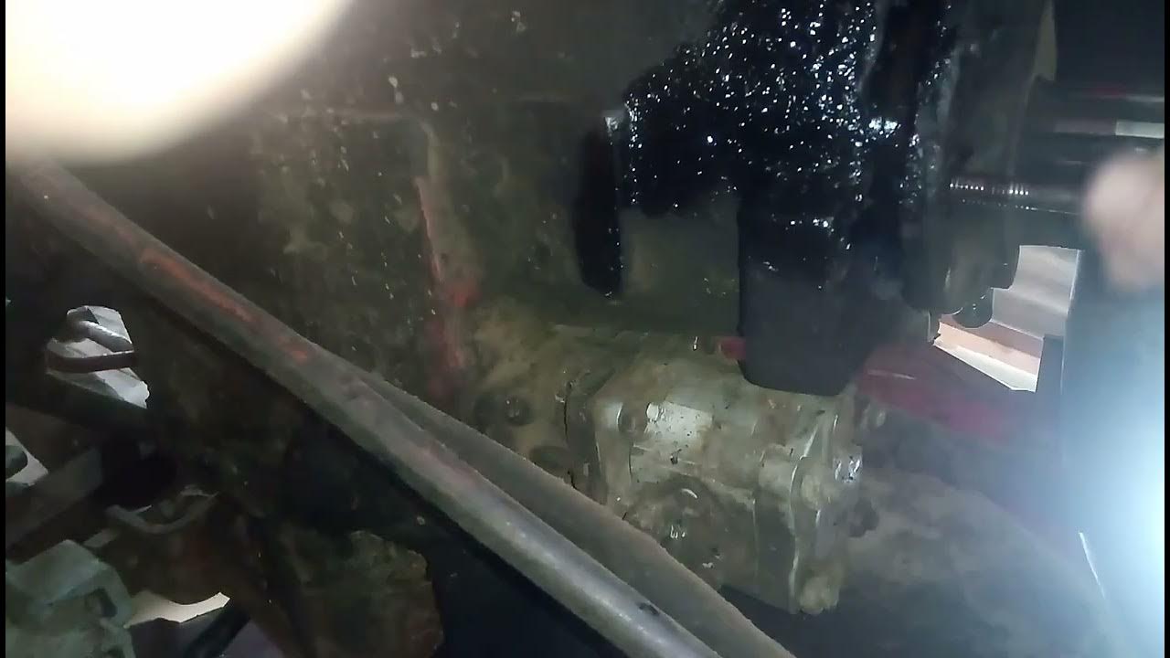 Як зняти вал ВОМа в Т16! - YouTube