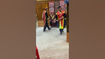 điệu nhảy lễ của thầy cúng dao đỏ