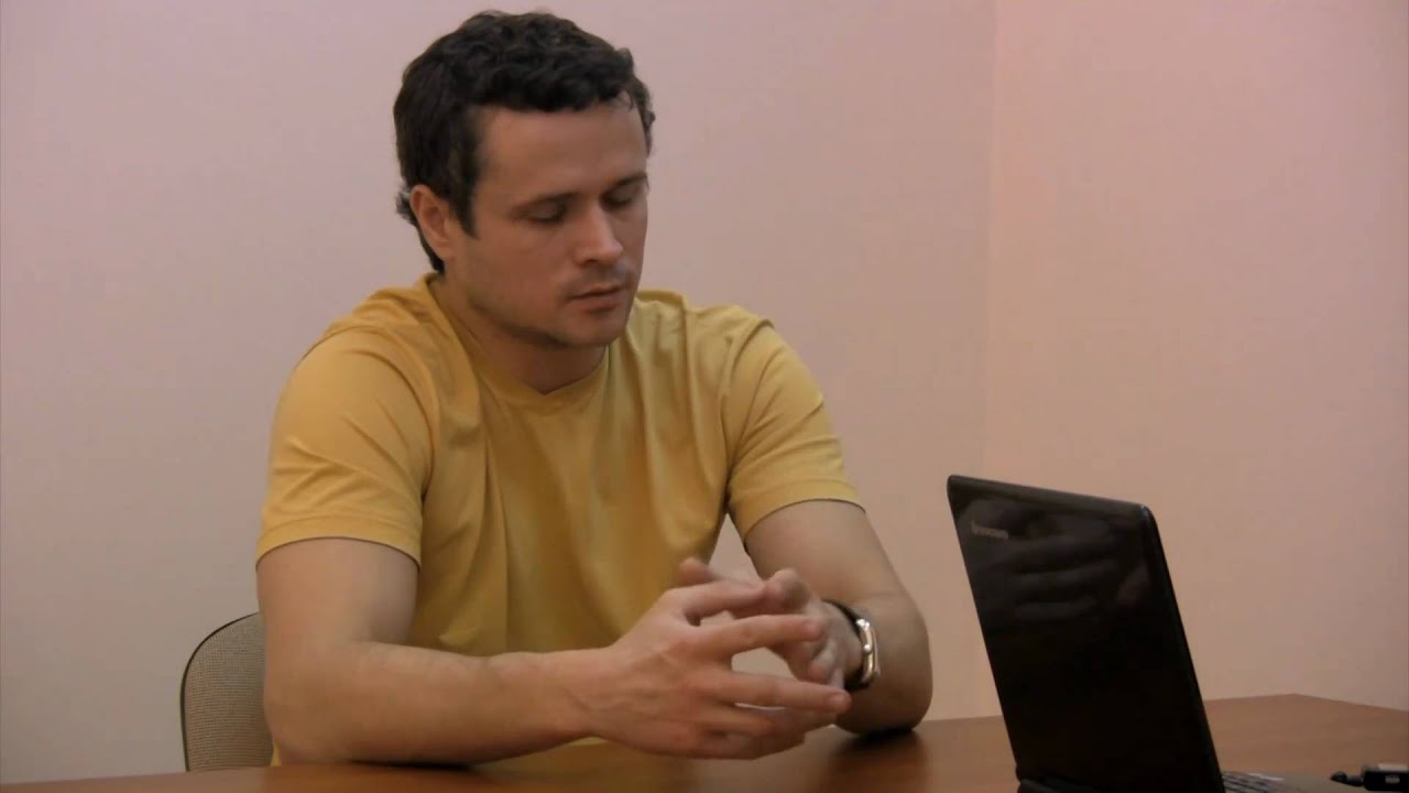 Институт тренинга. Парень ведет тренинги Петр.