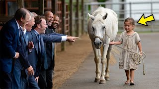 REICHER MANN LACHTE das ARME MÄDCHEN aus, weil sie ein NUTZLOSES PFERD kaufte, doch war SCHOCKIERT