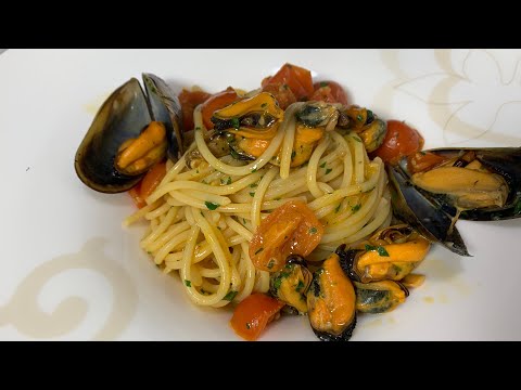 Video: Espaguetis Con Almejas, Mejillones Y Tomates