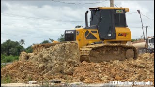 New shantui DH13J bulldozer spreading dirt អាប៊ុលរុញដីថ្មី