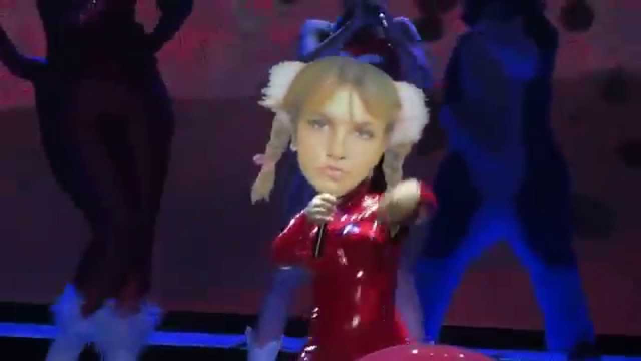 Miley Cyrus - SMS (Bangerz) & 4x4 [Live in Madrid 2014]