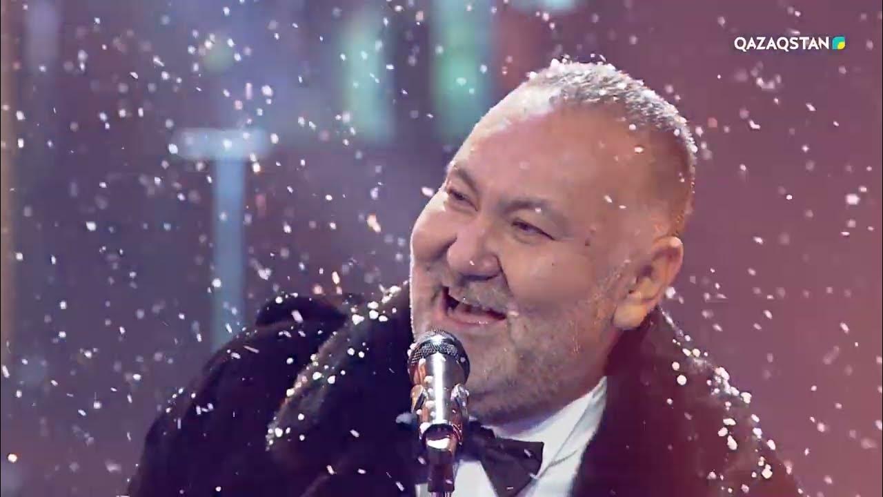 Анасы ұйықтап жатқанда көрпенің астына жорғалаған ұлының порно видеосын қараңыз