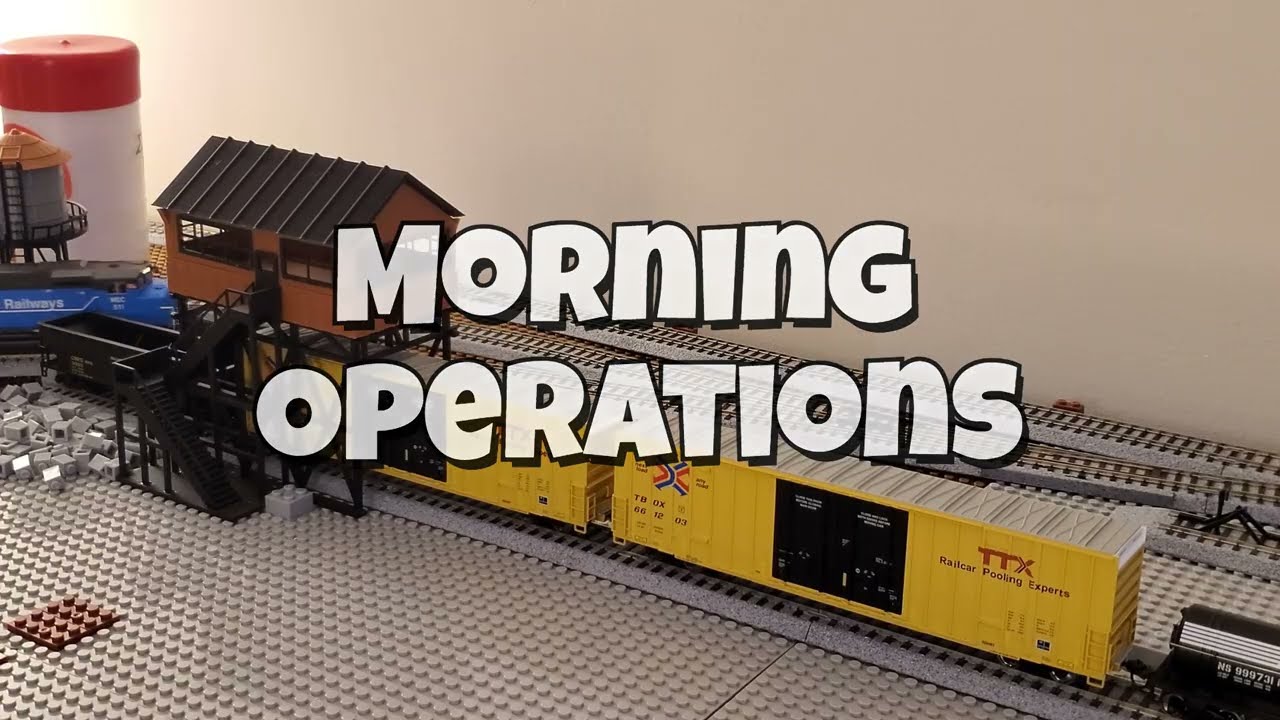 Atlas GP40-2LW Smurf Pan Am MEC 511 Start Up Norfolk Southern MW Lego Brick Computer Desk Build