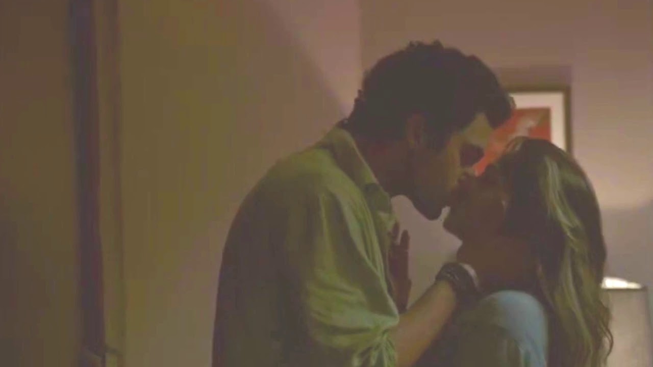 Indoo Ki Jawani | Kiara Advani and Aditya Seal kissing scan - YouTube