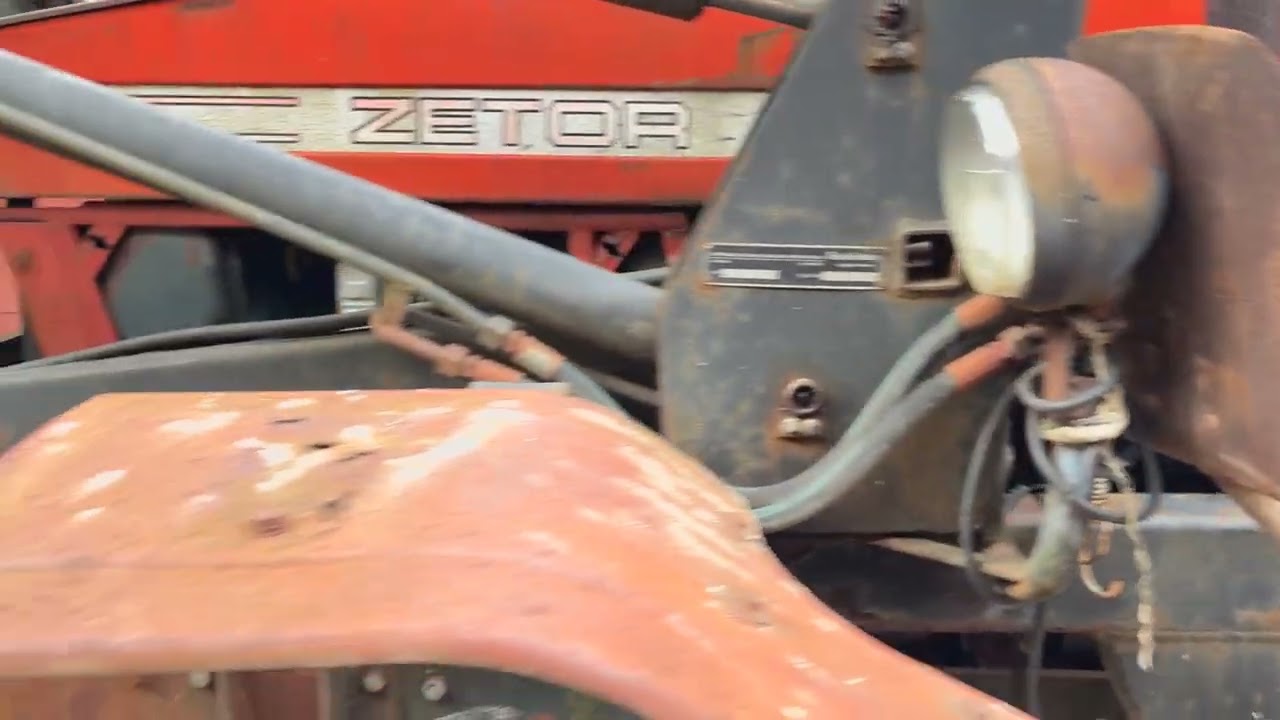 Traktor med lastare ZETOR 10145