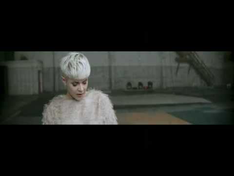 Robyn - Call Your Girlfriend