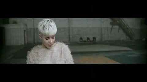 Robyn - Call Your Girlfriend