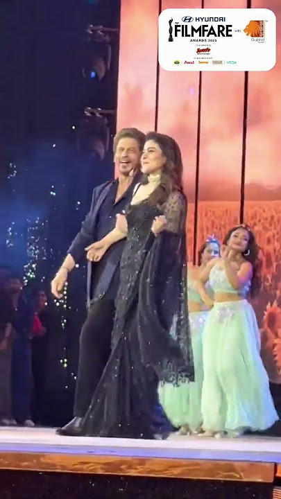 Raj & Simran Reunite! Shah Rukh Khan & Kajol at Filmfare Awards 2025 🤩
