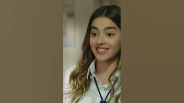 صدمت الفتاة بسبب الخوف الحياة أحيانا حلوة Shorts 