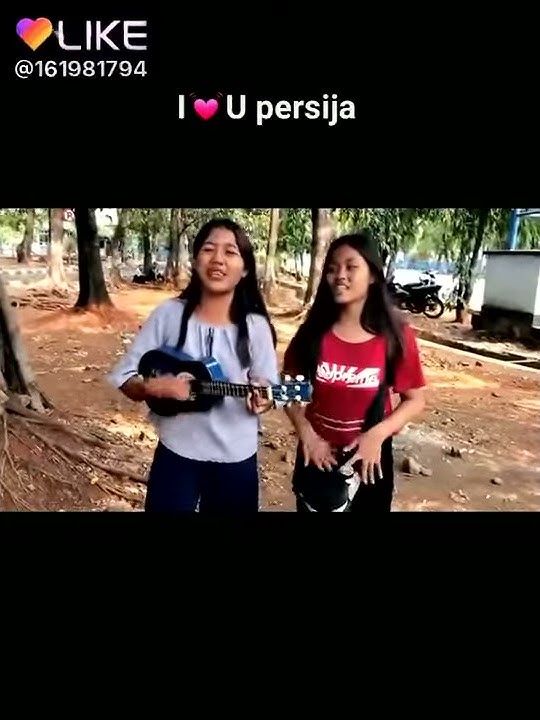 💛like.cewek menyanyikan lagu persija